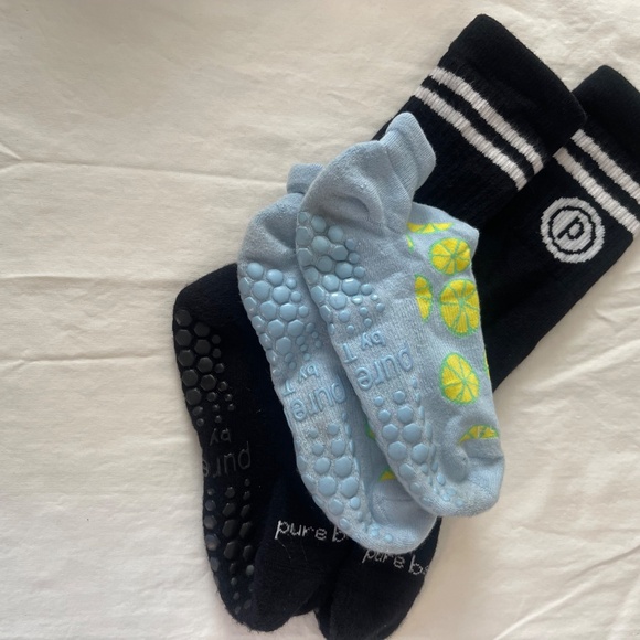 Tavi Grip Socks Bundle:  Black Crew and Blue/Yellow Ankle Socks - Picture 6 of 7